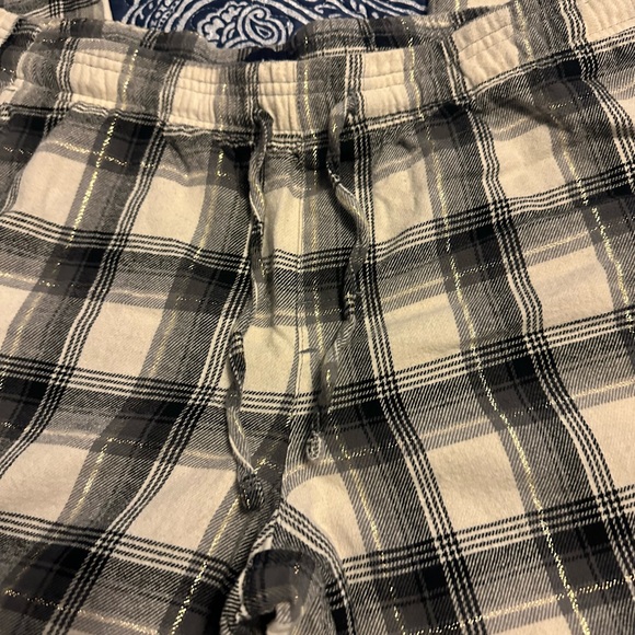 GAP Black and Cream Plaid pajama Pants - Picture 12 of 16